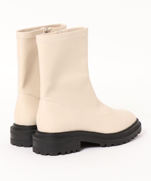 Q（キュー）の「ショートブーツ（ブーツ・レディース・ブラック/アイボリー・24.5/23.5）」の3枚目の写真