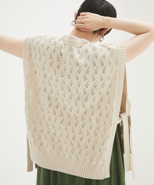 armonia(アルモニーア)の「armonia・サイドリボンニットベスト*(ベスト・レディース・チャコールグレー/ベージュ/マスタード・FREE)」の4枚目の写真