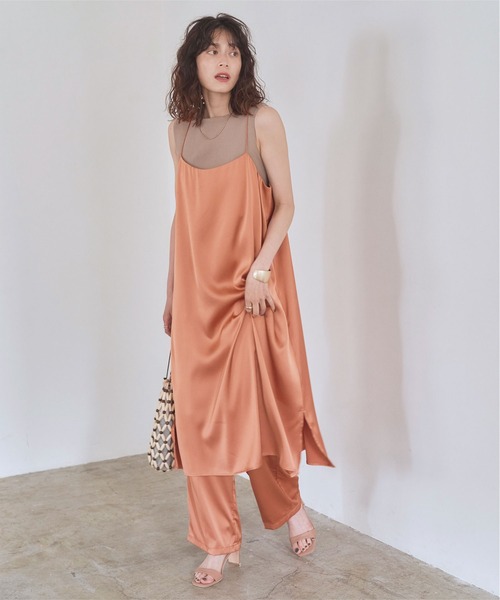 titivate（ティティベイト）の「ナローストラップサテンロングキャミソール（キャミソール・レディース・オレンジ/ライトグリーン/ライトベージュ・S/M/L）」の6枚目の写真