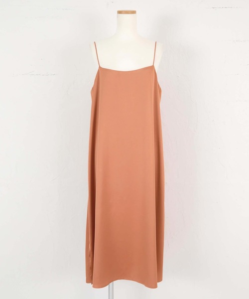 titivate（ティティベイト）の「ナローストラップサテンロングキャミソール（キャミソール・レディース・オレンジ/ライトグリーン/ライトベージュ・S/M/L）」の5枚目の写真