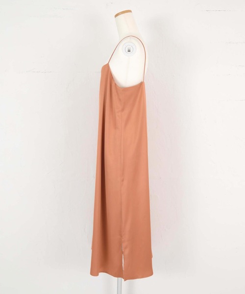 titivate（ティティベイト）の「ナローストラップサテンロングキャミソール（キャミソール・レディース・オレンジ/ライトグリーン/ライトベージュ・S/M/L）」の16枚目の写真