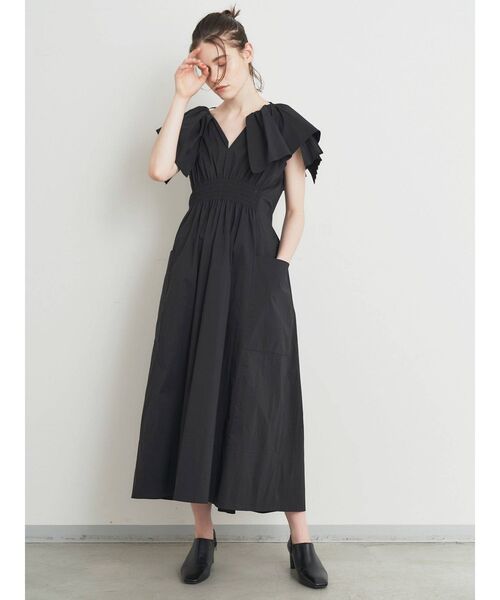 ELENDEEK（エレンディーク）の「プリーツ&フレアスリーブワンピース（ワンピース・レディース・ブラック/カーキ・01/02）」の8枚目の写真