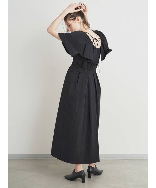 ELENDEEK（エレンディーク）の「プリーツ&フレアスリーブワンピース（ワンピース・レディース・ブラック/カーキ・01/02）」の10枚目の写真