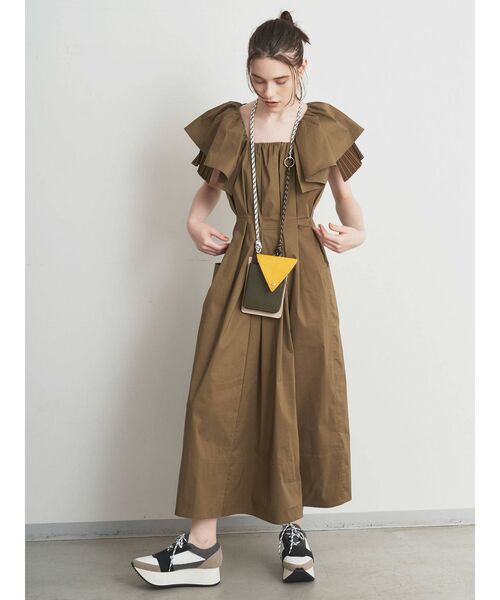 ELENDEEK（エレンディーク）の「プリーツ&フレアスリーブワンピース（ワンピース・レディース・ブラック/カーキ・01/02）」の15枚目の写真