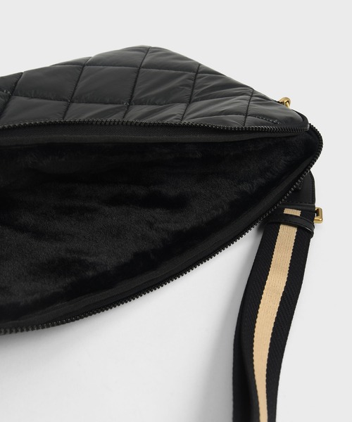 CHARLES & KEITH（チャールズ & キース）の「キルテッド ラップトップバッグ / Quilted Laptop Bag（ビジネスバッグ・レディース・ブラック/ホワイト系その他/ベビーピンク/ライトベージュ・XL）」の15枚目の写真