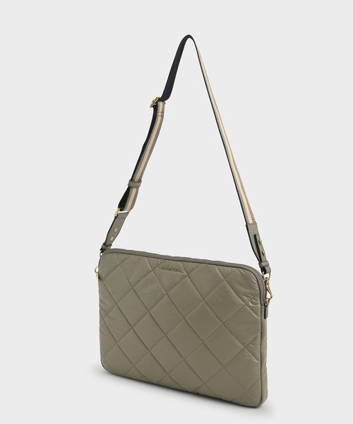 CHARLES & KEITH（チャールズ & キース）の「キルテッド ラップトップバッグ / Quilted Laptop Bag（ビジネスバッグ・レディース・ブラック/ホワイト系その他/ベビーピンク/ライトベージュ・XL）」の12枚目の写真