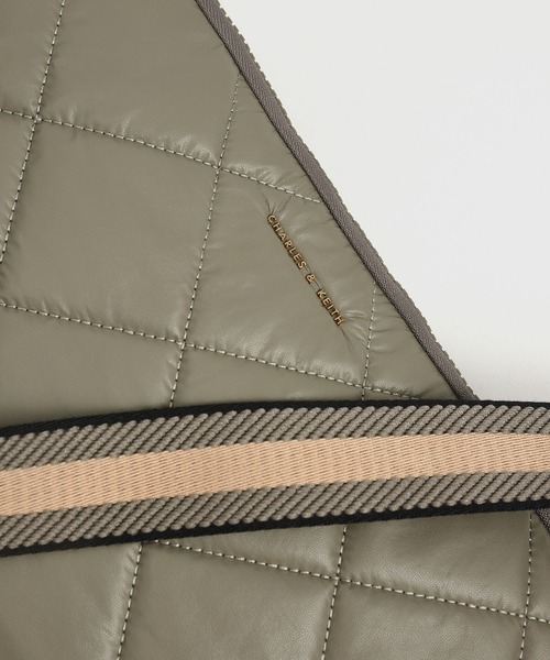 CHARLES & KEITH（チャールズ & キース）の「キルテッド ラップトップバッグ / Quilted Laptop Bag（ビジネスバッグ・レディース・ブラック/ホワイト系その他/ベビーピンク/ライトベージュ・XL）」の10枚目の写真