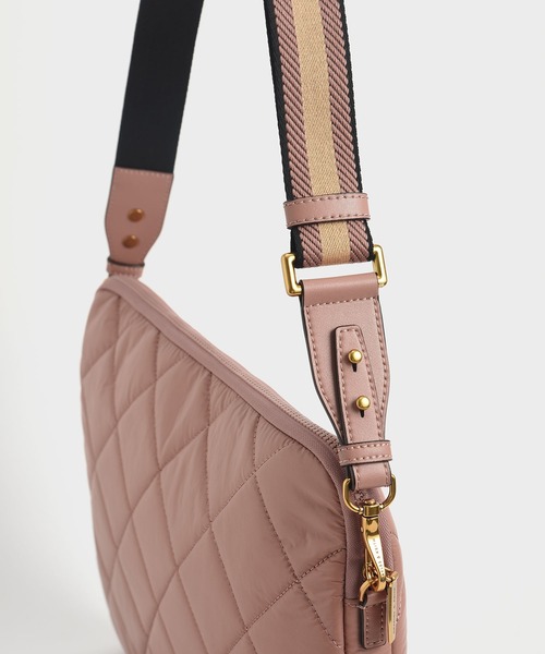 CHARLES & KEITH（チャールズ & キース）の「キルテッド ラップトップバッグ / Quilted Laptop Bag（ビジネスバッグ・レディース・ブラック/ホワイト系その他/ベビーピンク/ライトベージュ・XL）」の6枚目の写真