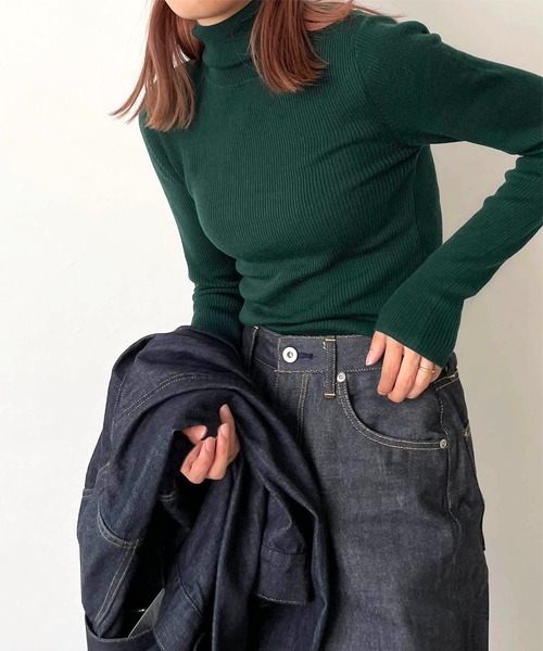 CANAL JEAN（キャナルジーン）の「arc　メリノウールリブタートルニット（ニット/セーター・レディース・ブラック/ブラウン/グリーン/アイボリー・38）」の4枚目の写真