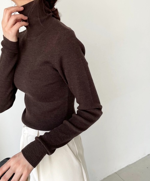 CANAL JEAN（キャナルジーン）の「arc　メリノウールリブタートルニット（ニット/セーター・レディース・ブラック/ブラウン/グリーン/アイボリー・38）」の14枚目の写真