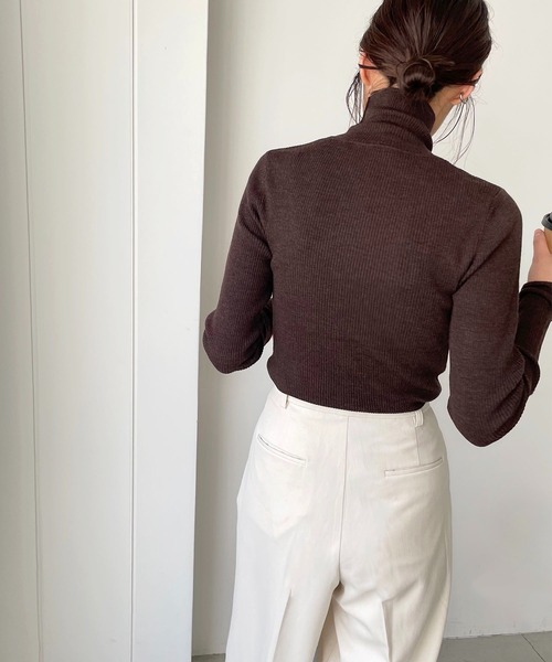 CANAL JEAN(キャナルジーン)の「arc メリノウールリブタートルニット(ニット/セーター・レディース・ブラック/ブラウン/グリーン/アイボリー・38)」の12枚目の写真