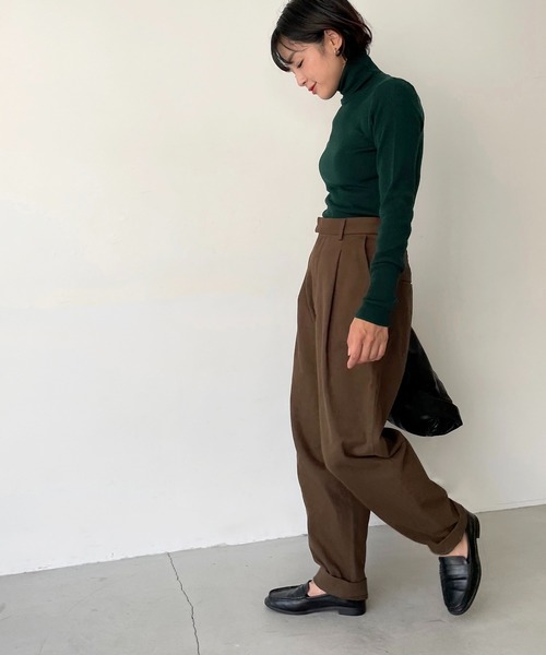 CANAL JEAN（キャナルジーン）の「arc　メリノウールリブタートルニット（ニット/セーター・レディース・ブラック/ブラウン/グリーン/アイボリー・38）」の17枚目の写真