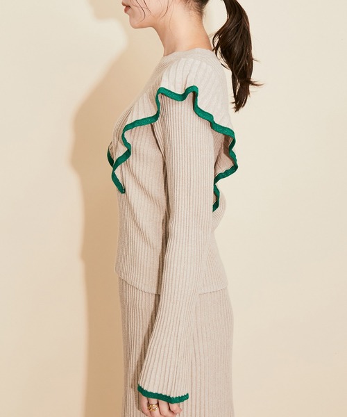 MADEMOISELLE ROPE'(マドモアゼル ロペ)の「【セットアップ対応】ラメフリルリブニットプルオーバー(ニット/セーター・レディース・ベージュ/ラベンダー・38)」の11枚目の写真