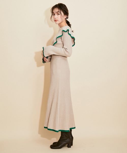 MADEMOISELLE ROPE'(マドモアゼル ロペ)の「【セットアップ対応】ラメフリルリブニットプルオーバー(ニット/セーター・レディース・ベージュ/ラベンダー・38)」の17枚目の写真