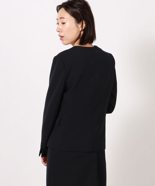 NOLLEY’S Sophi(ノーリーズソフィ)の「ダブルクロスノーカラージャケット(ノーカラージャケット・レディース・ベージュ/ネイビー・38/36)」の15枚目の写真