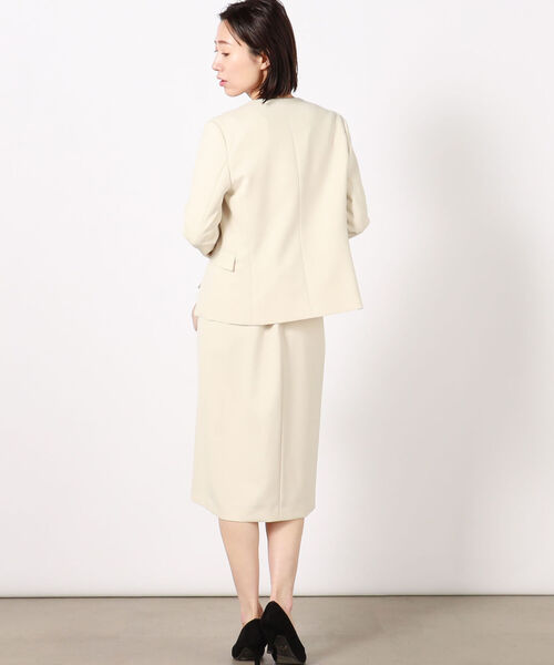 NOLLEY’S Sophi(ノーリーズソフィ)の「ダブルクロスノーカラージャケット(ノーカラージャケット・レディース・ベージュ/ネイビー・38/36)」の4枚目の写真