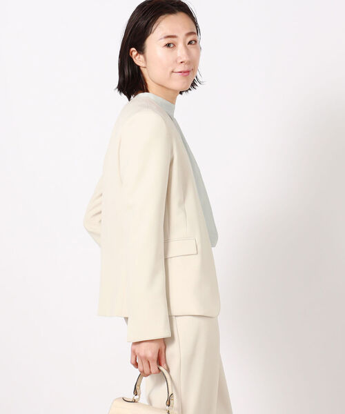 NOLLEY’S Sophi(ノーリーズソフィ)の「ダブルクロスノーカラージャケット(ノーカラージャケット・レディース・ベージュ/ネイビー・38/36)」の5枚目の写真