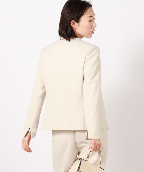 NOLLEY’S Sophi(ノーリーズソフィ)の「ダブルクロスノーカラージャケット(ノーカラージャケット・レディース・ベージュ/ネイビー・38/36)」の13枚目の写真