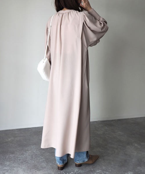 Riberry（リベリー）の「前後2WAYボリューム袖ワンピース（シャツワンピース・レディース・グレイッシュベージュ/グリーン/ブルー・MEDIUM）」の18枚目の写真