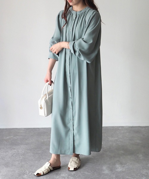 Riberry（リベリー）の「前後2WAYボリューム袖ワンピース（シャツワンピース・レディース・グレイッシュベージュ/グリーン/ブルー・MEDIUM）」の4枚目の写真