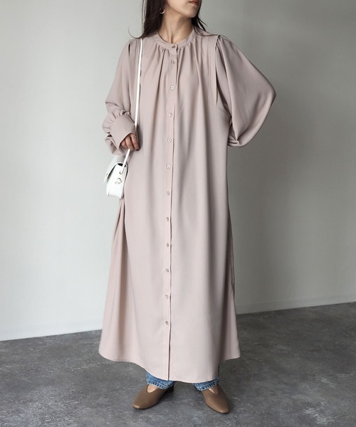 Riberry（リベリー）の「前後2WAYボリューム袖ワンピース（シャツワンピース・レディース・グレイッシュベージュ/グリーン/ブルー・MEDIUM）」の11枚目の写真