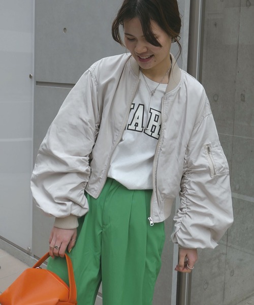 CORNERS（コーナーズ）の「ショートMA-1ブルゾン（MA-1・レディース・ライトグレー/ブラック/カーキ/アイボリー・M）」の4枚目の写真