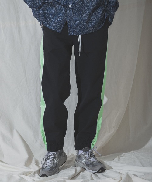 URBAN RESEARCH（アーバンリサーチ）の「URBAN RESEARCH iD　ナイロンサイドラインパンツ（その他パンツ・メンズ・ホワイト/ブラック/ピンクベージュ・MEDIUM/LARGE）」の8枚目の写真