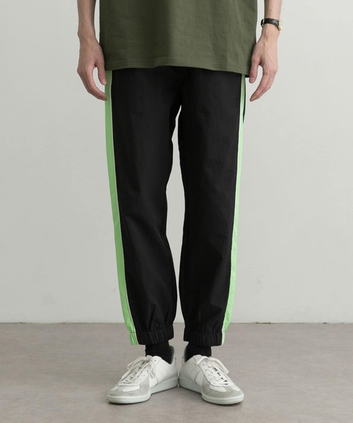 URBAN RESEARCH（アーバンリサーチ）の「URBAN RESEARCH iD　ナイロンサイドラインパンツ（その他パンツ・メンズ・ホワイト/ブラック/ピンクベージュ・MEDIUM/LARGE）」の19枚目の写真