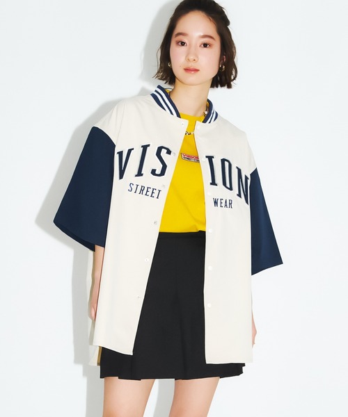 VISION STREET WEAR(ヴィジョンストリートウェア)の「【VISION STREET WEAR】ベースボールシャツ / カレッジワッペンスタジャン(シャツ/ブラウス・レディース・グリーン系2/ネイビー系2/ネイビー系1/イエロー系1/ホワイト系2/ホワイト系1/グリーン系1・LARGE/X-LARGE/MEDIUM)」の1枚目の写真