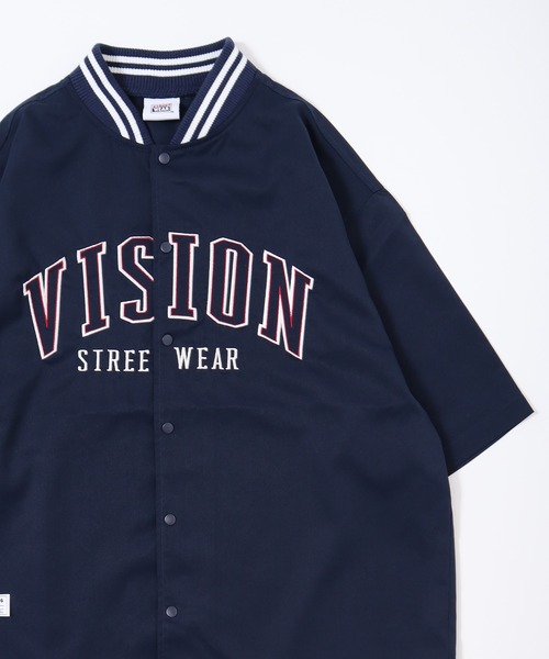 VISION STREET WEAR(ヴィジョンストリートウェア)の「【VISION STREET WEAR】ベースボールシャツ / カレッジワッペンスタジャン(シャツ/ブラウス・レディース・グリーン系2/ネイビー系2/ネイビー系1/イエロー系1/ホワイト系2/ホワイト系1/グリーン系1・LARGE/X-LARGE/MEDIUM)」の2枚目の写真