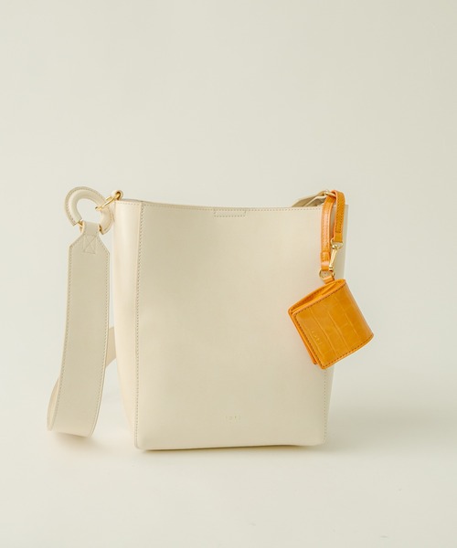 loti(ロティ)の「WEB限定 loti コインケース付きサイドリングトート(トートバッグ・レディース・オフホワイト/ブラック・ONE SIZE)」の7枚目の写真