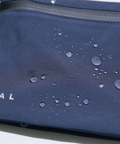 EKAL（エカル）の「eVentトラベルサコッシュS（ショルダーバッグ・レディース・ブラック/ネイビー/レッド・ONE）」の6枚目の写真
