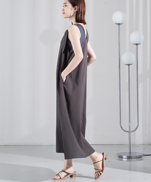 FURRY（ファーリー）の「ベルトストラップフレアロングワンピース（ワンピース・レディース・チャコールグレー/ラベンダー/グレー系その他・FREE）」の5枚目の写真