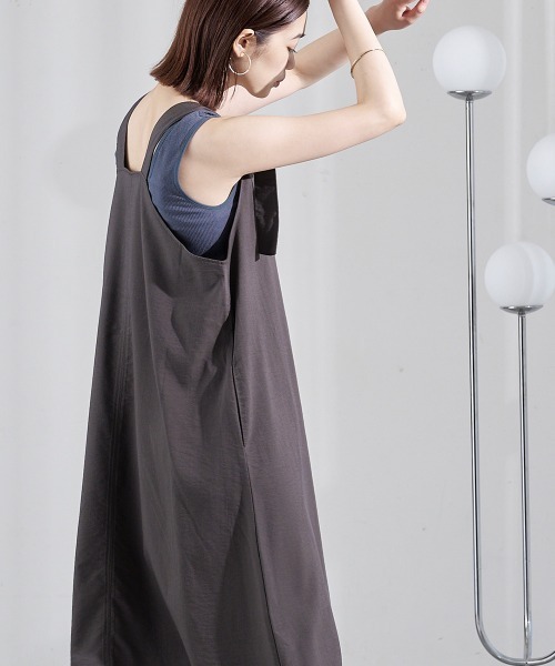 FURRY（ファーリー）の「ベルトストラップフレアロングワンピース（ワンピース・レディース・チャコールグレー/ラベンダー/グレー系その他・FREE）」の8枚目の写真