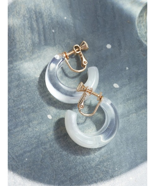 earth music&ecology(アースミュージックアンドエコロジー)の「グラデーションクリアイヤリング(イヤリング・レディース・アイボリー/オレンジ・FREE)」の2枚目の写真