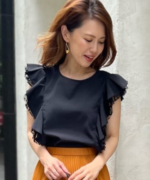 EPOCA THE SHOP(エポカザショップ)の「レースコンビラッフルスリーブブラウス(シャツ/ブラウス・レディース・ブラック/ブラウン系その他5・38)」の2枚目の写真