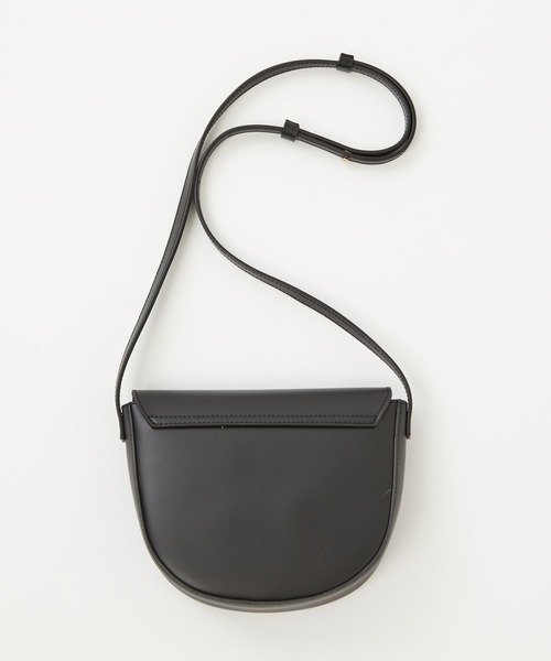 natural couture（ナチュラルクチュール）の「2022AWアイテム/オリジナル金具ハーフムーンバッグ（ショルダーバッグ・レディース・オレンジ/ブラック/ブラウン・FREE）」の11枚目の写真