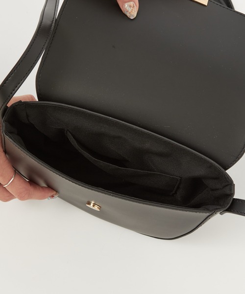 natural couture（ナチュラルクチュール）の「2022AWアイテム/オリジナル金具ハーフムーンバッグ（ショルダーバッグ・レディース・オレンジ/ブラック/ブラウン・FREE）」の12枚目の写真