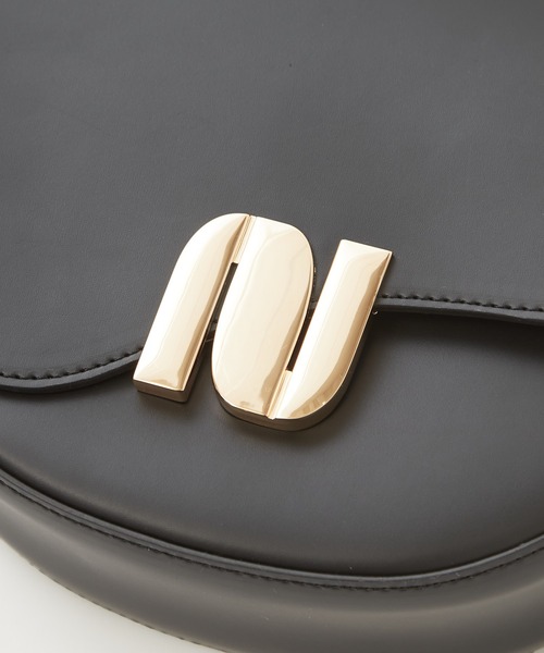 natural couture（ナチュラルクチュール）の「2022AWアイテム/オリジナル金具ハーフムーンバッグ（ショルダーバッグ・レディース・オレンジ/ブラック/ブラウン・FREE）」の13枚目の写真