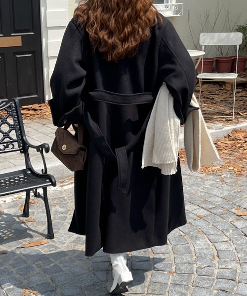 emi+(エミプラス)の「ベルト付き袖折り返し ノーカラーロングコート(ノーカラーコート・レディース・ベージュ/ブラック/チャコールグレー・M/L)」の14枚目の写真