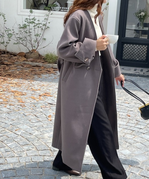 emi+(エミプラス)の「ベルト付き袖折り返し ノーカラーロングコート(ノーカラーコート・レディース・ベージュ/ブラック/チャコールグレー・M/L)」の15枚目の写真