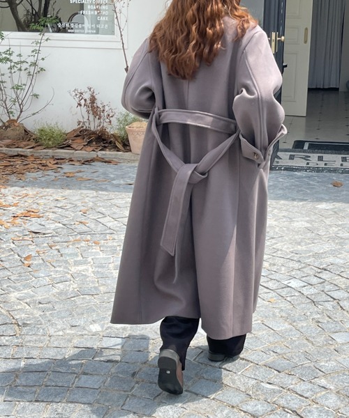 emi+(エミプラス)の「ベルト付き袖折り返し ノーカラーロングコート(ノーカラーコート・レディース・ベージュ/ブラック/チャコールグレー・M/L)」の11枚目の写真