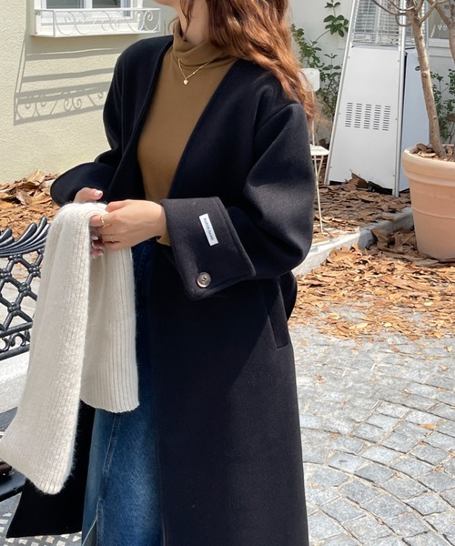 emi+(エミプラス)の「ベルト付き袖折り返し ノーカラーロングコート(ノーカラーコート・レディース・ベージュ/ブラック/チャコールグレー・M/L)」の9枚目の写真