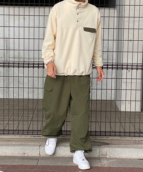 kutir（クティール）の「ビックシルエットスナッププルオーバーフリース（スウェット・メンズ・オフホワイト/ブラック/チャコールグレー・MEDIUM/LARGE）」の4枚目の写真