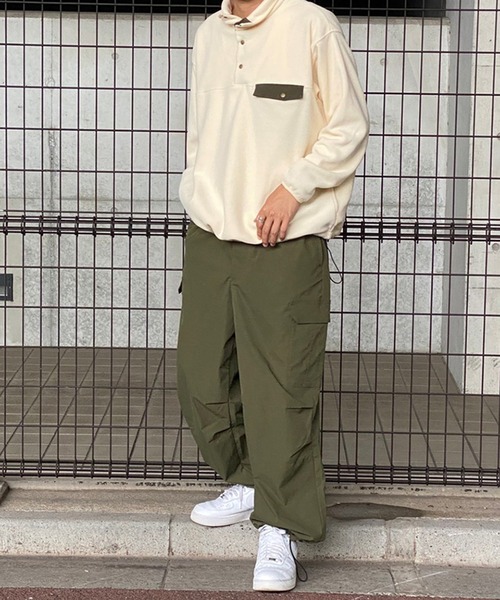 kutir（クティール）の「ビックシルエットスナッププルオーバーフリース（スウェット・メンズ・オフホワイト/ブラック/チャコールグレー・MEDIUM/LARGE）」の5枚目の写真