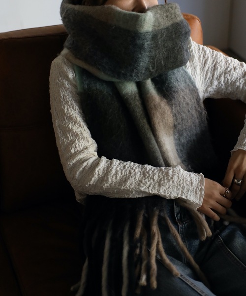 ap retro（アプレトロ）の「チェック柄ボリュームマフラー（ストール/ショール・レディース・ブラック/ピンク/イエロー/ブルー・FREE）」の3枚目の写真