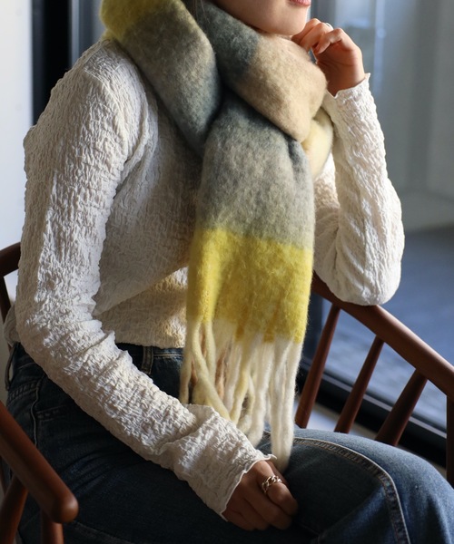 ap retro（アプレトロ）の「チェック柄ボリュームマフラー（ストール/ショール・レディース・ブラック/ピンク/イエロー/ブルー・FREE）」の10枚目の写真