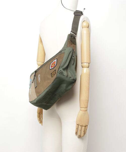AVIREX（アヴィレックス）の「TOM CAT Ⅲ フナガタショルダー / トムキャット / AVIREX / アヴィレックス（ショルダーバッグ・メンズ・オリーブ系・F）」の5枚目の写真