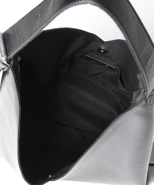 LAKOLE(ラコレ)の「トライアングルベルトトートバッグ / 182153(トートバッグ・メンズ・ブラック/グレイッシュベージュ/チャコールグレー・FREE)」の17枚目の写真