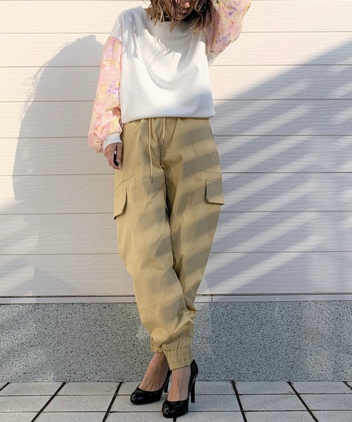 Q（キュー）の「カーゴジョガーパンツ（その他パンツ・レディース・ベージュ/カーキ・MEDIUM）」の10枚目の写真